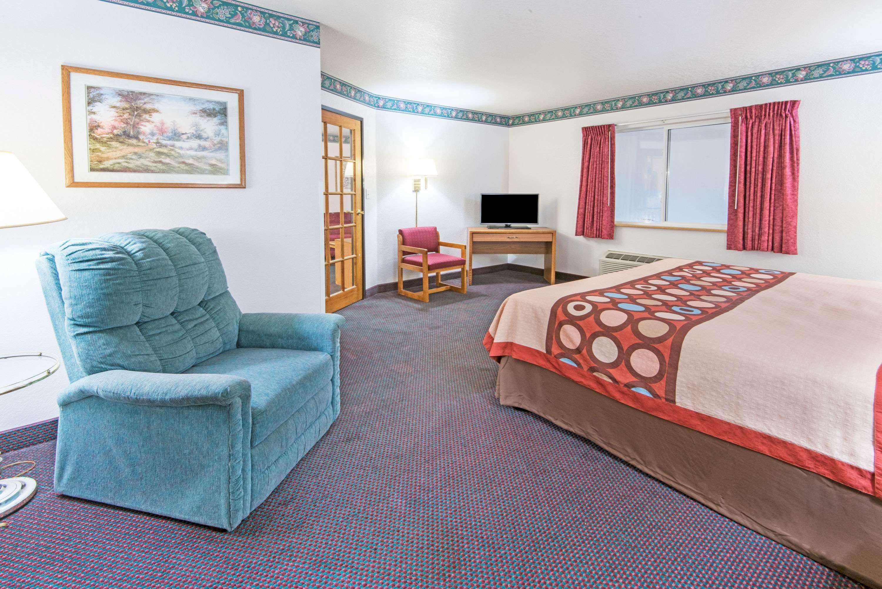 Super 8 By Wyndham Richfield Cleveland Otel Dış mekan fotoğraf