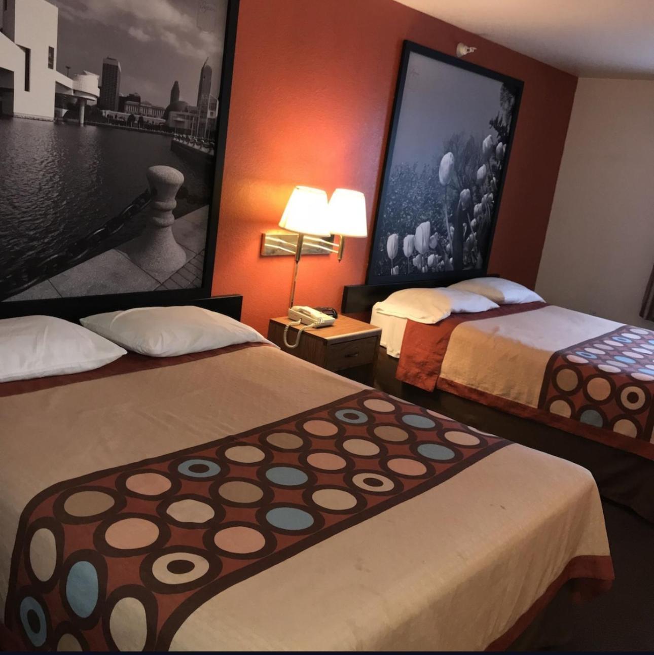 Super 8 By Wyndham Richfield Cleveland Otel Dış mekan fotoğraf