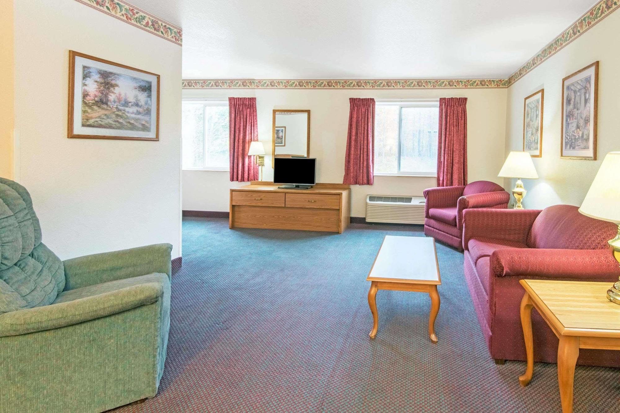 Super 8 By Wyndham Richfield Cleveland Otel Dış mekan fotoğraf